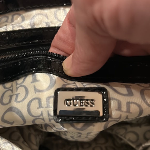Guess black hand bag. Like new - Picture 6 of 8